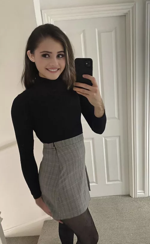 Haven’t dressed up in sooooo long!! 😭😢 would you want me to again?!?? 😘 Xx