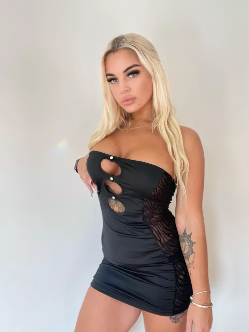 How does the dress make my boobs look