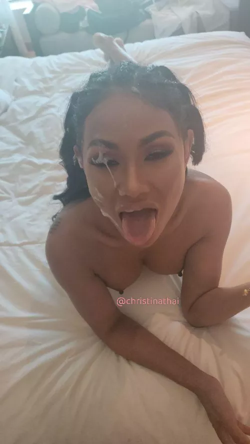 I love a facial in the morning 🤤