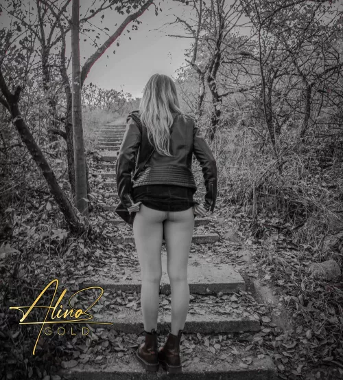 I love nature 😍 and my 🍑!