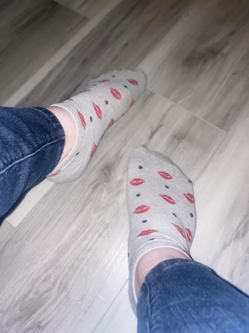 kiss on my pretty feet [selling]