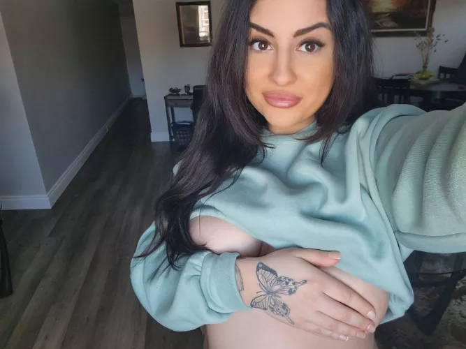 Let's stay in bed all day 😴 😉