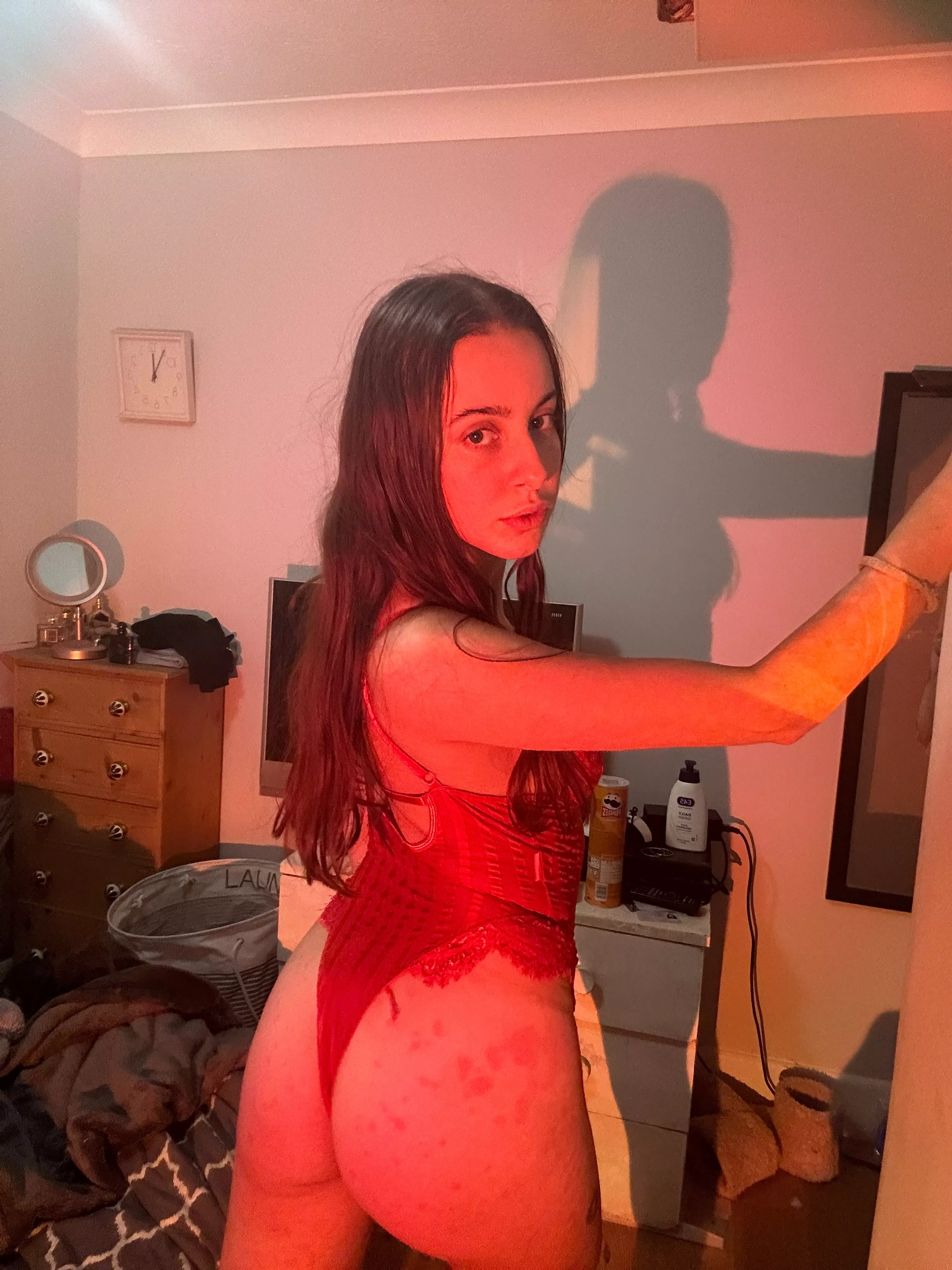 My ass is hot and needs a person to fix it🍑