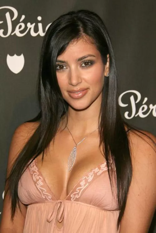 my fav pic of Kim. i turn my Fleshlight vibration on high to this pic and pump my Fleshlight so hard