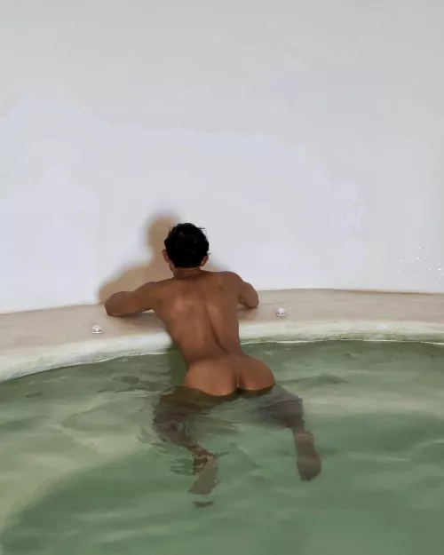 Naked in public whirlpool, had to be quick