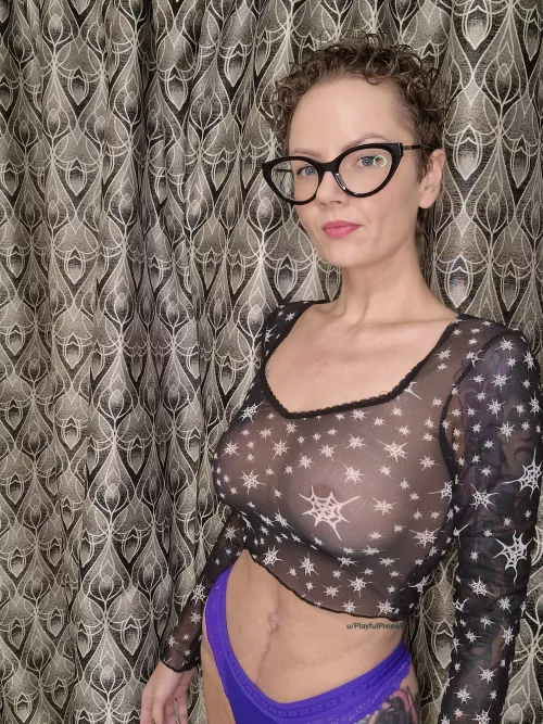 No clever caption..just an older, fuckable alternative gal here 😈😘💋