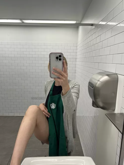 No panties under this apron 👅