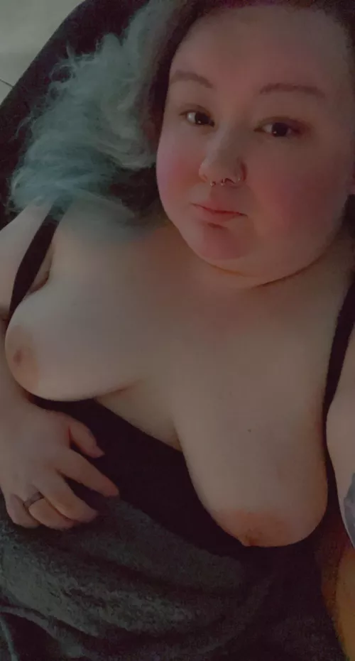 wanna cuddle on the couch? maybe you can breed me too 🥰