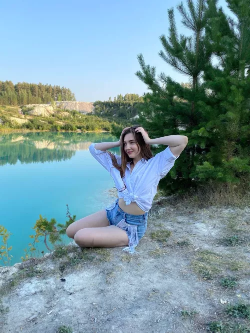 We're alone in this deserted place, no one will see how you get horny from my shorts