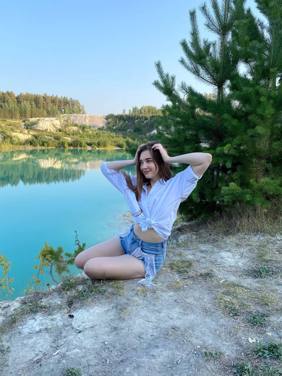 We're alone in this deserted place, no one will see how you get horny from my shorts