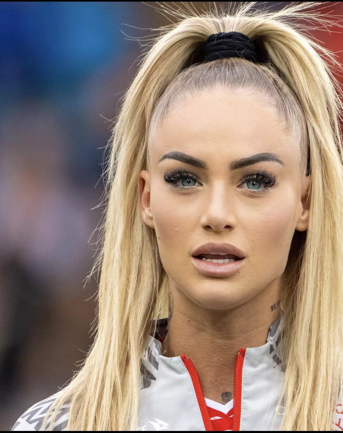 What you doing to that face using the ponytail?