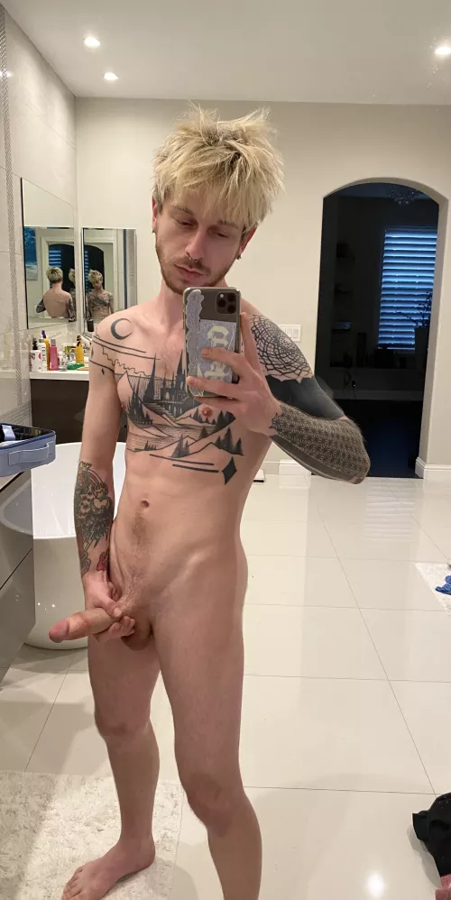 Who’s gonna come take pics with me 😈😉