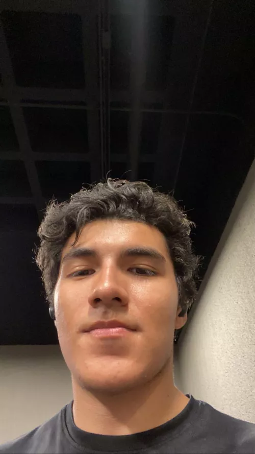 23 - Anyone into messy hair Latinos? ❤️‍🔥