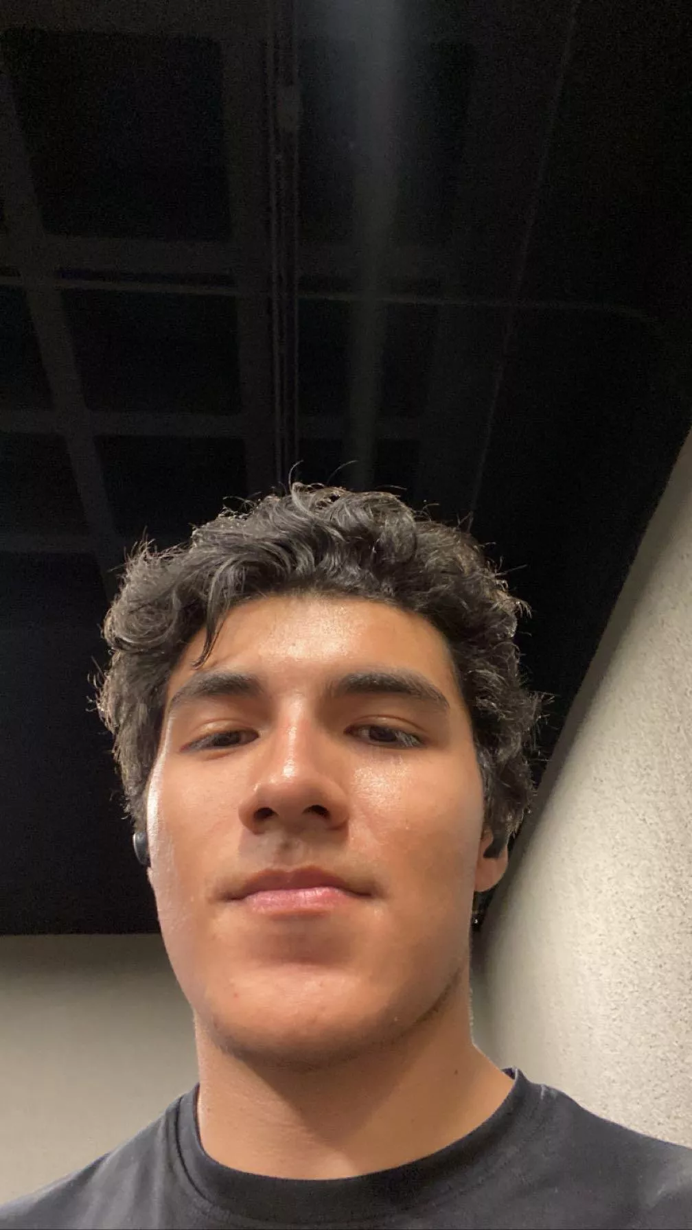 23 - Anyone into messy hair Latinos? ❤️🔥 23 - Anyone into messy hair Latinos? ❤️🔥