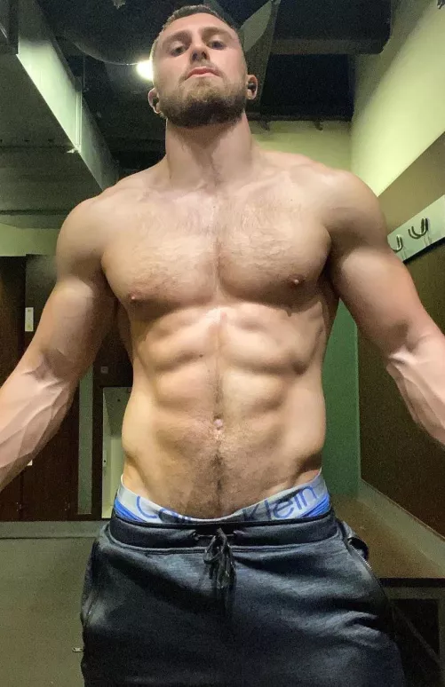 Amazing abs, sexy trail