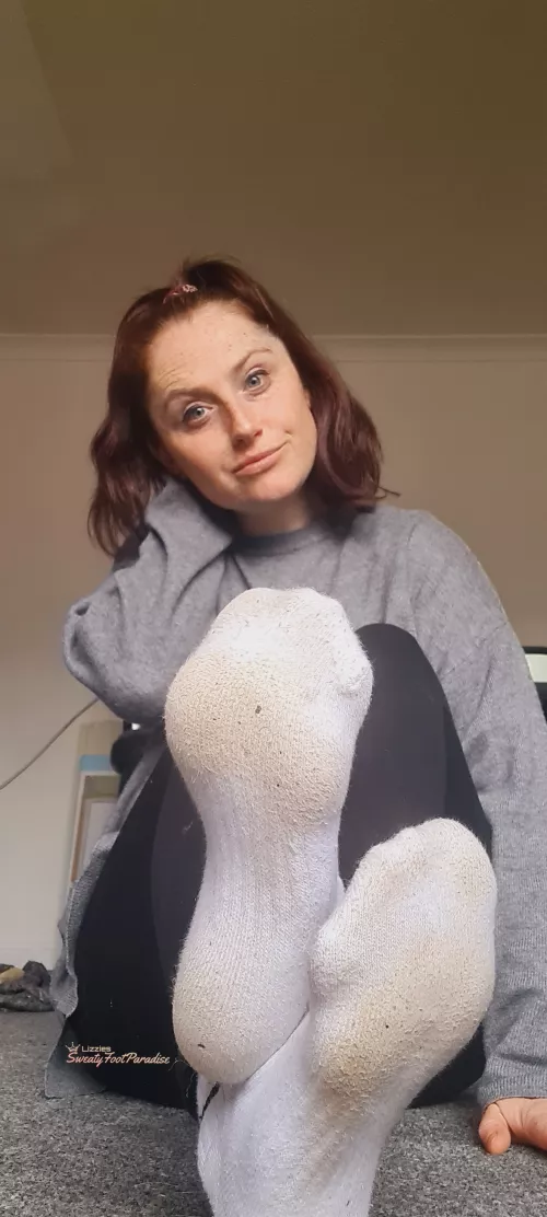 Come snuggle your nose upto this sweaty paradise!! 😏🥵