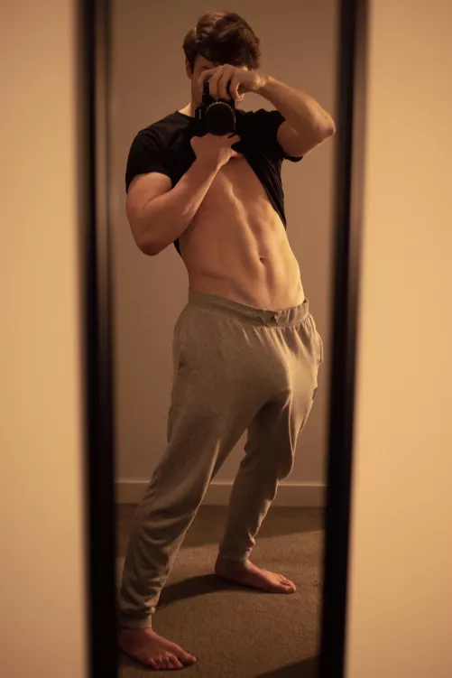 Does my big bulge make your mouth water?