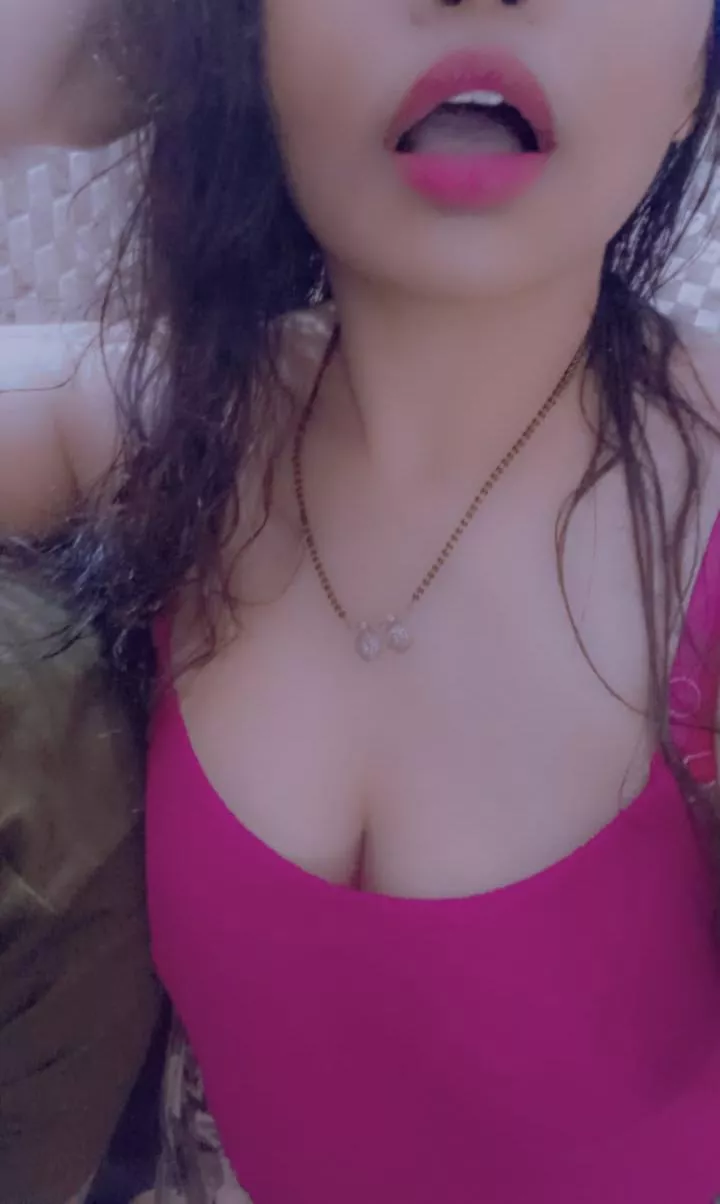 Don't you guys this I am looking hot🙈👙🥵👅Wanna rate me[F]