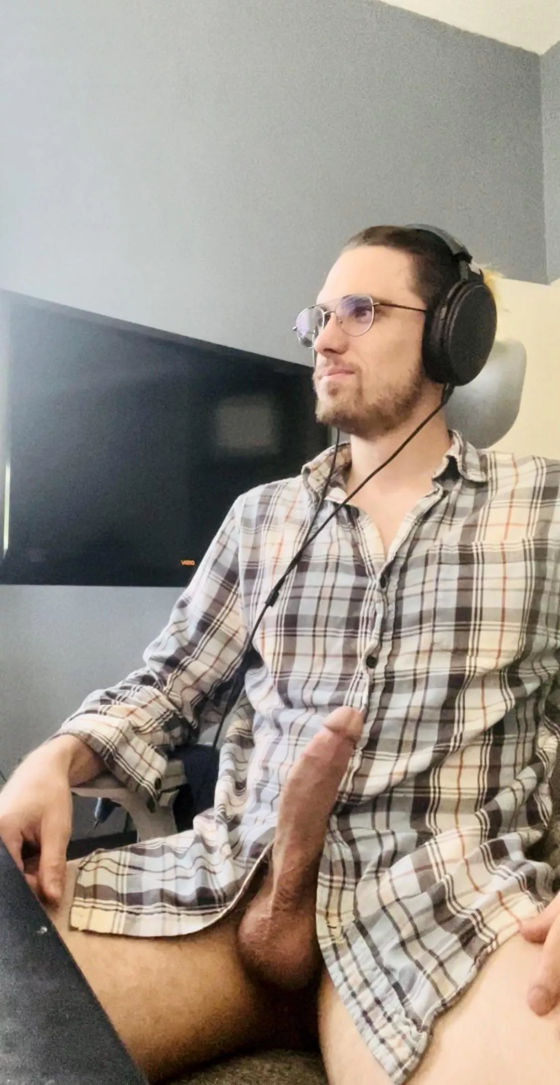 Happy hump day, wonder if anyone else enjoys work from home