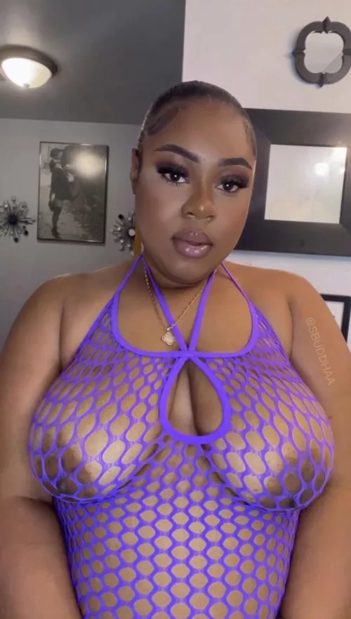 I need my titties sucked now !