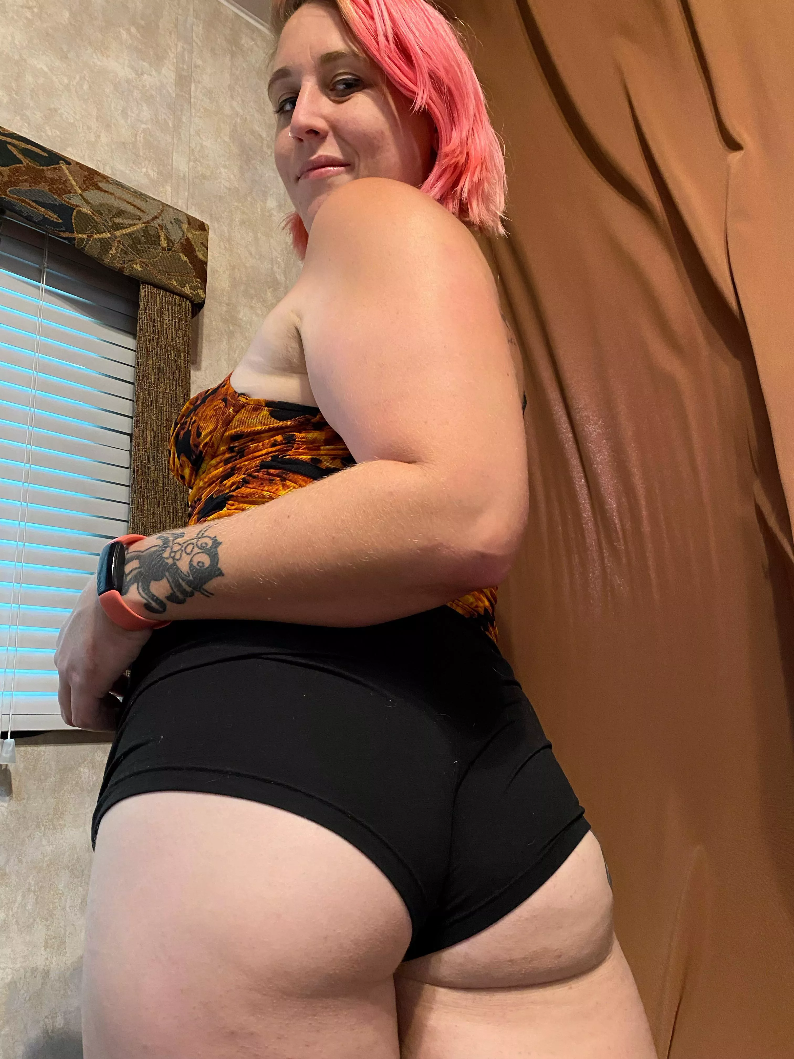 It ain’t gonna spank itself ladies!