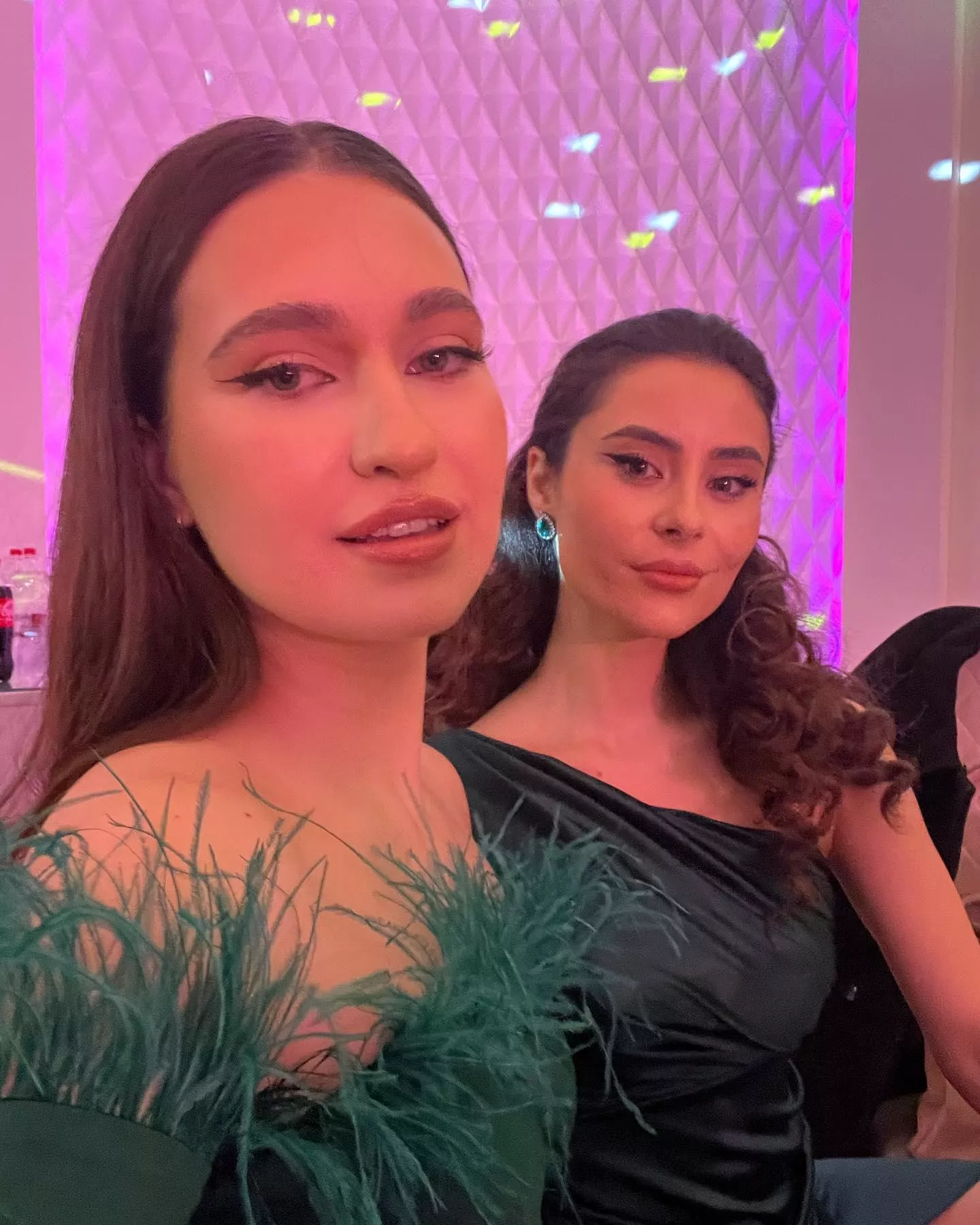 Left or right? Rate too