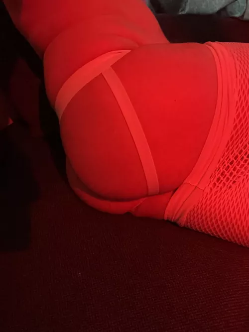 Like to pair it with this fishnet leggings ;)