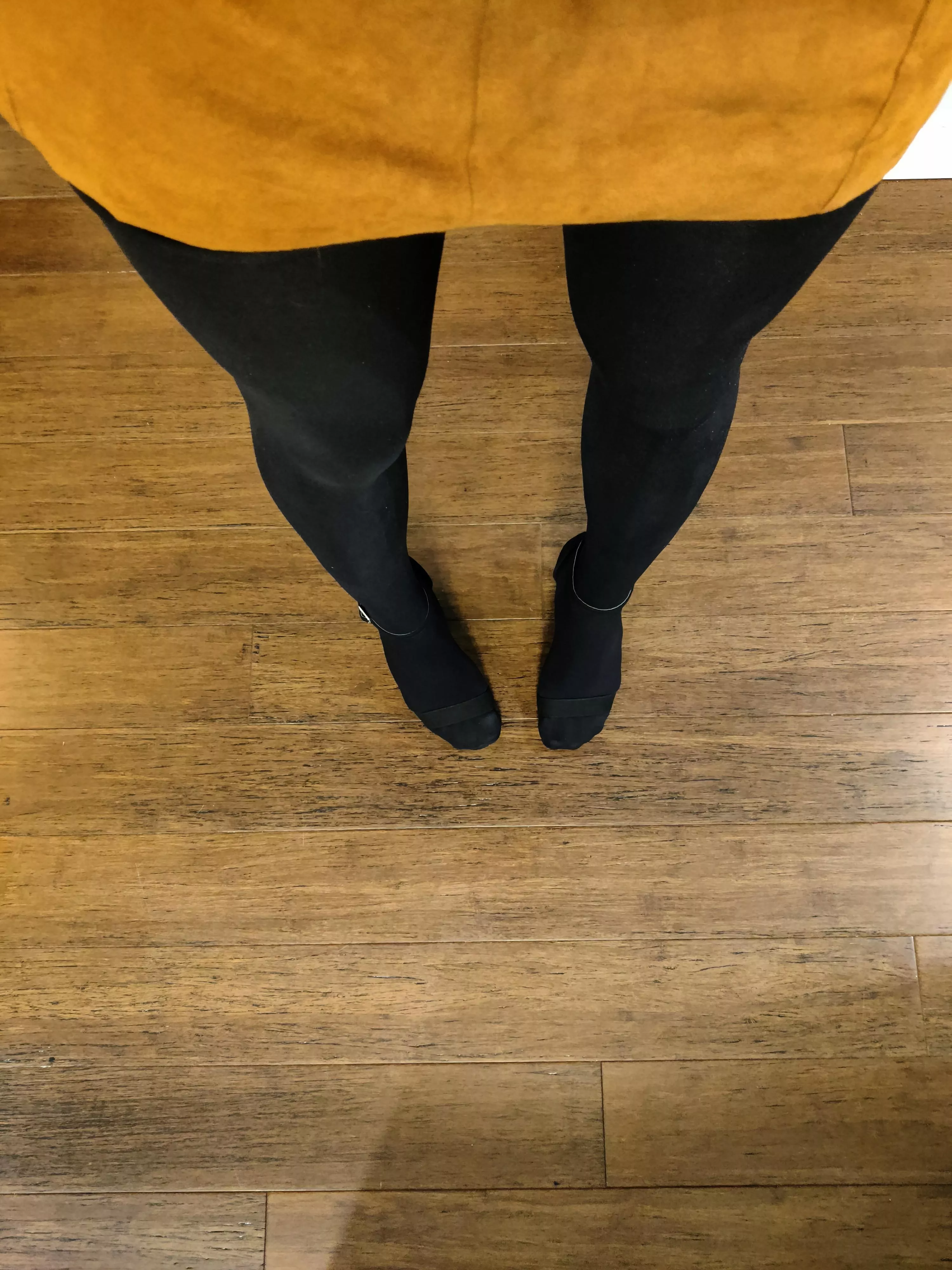 New extra Black pantyhose. Do you think they match me? 🥰