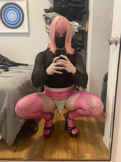 Pretty in pink to match my cage hehe 💓💖💞