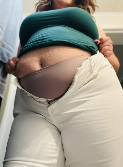 That’s one stuffed gut 🥵
