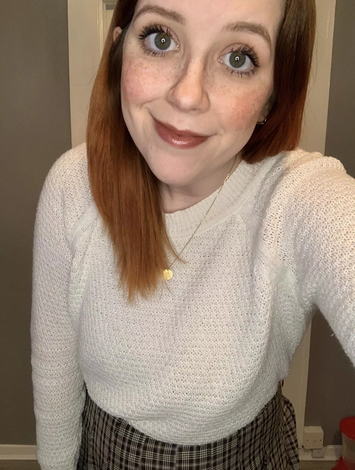 The Scottish sunshine is doing wonders for my freckles! 💕 [F]