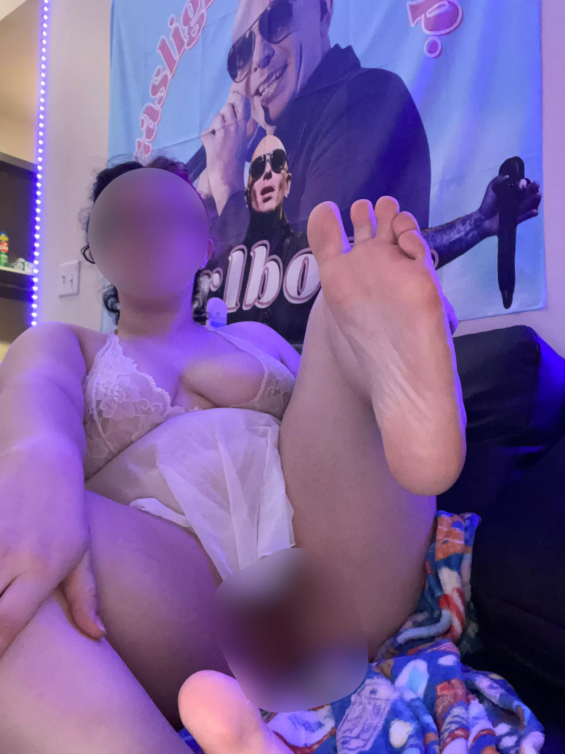 what are you putting your mouth on first👀