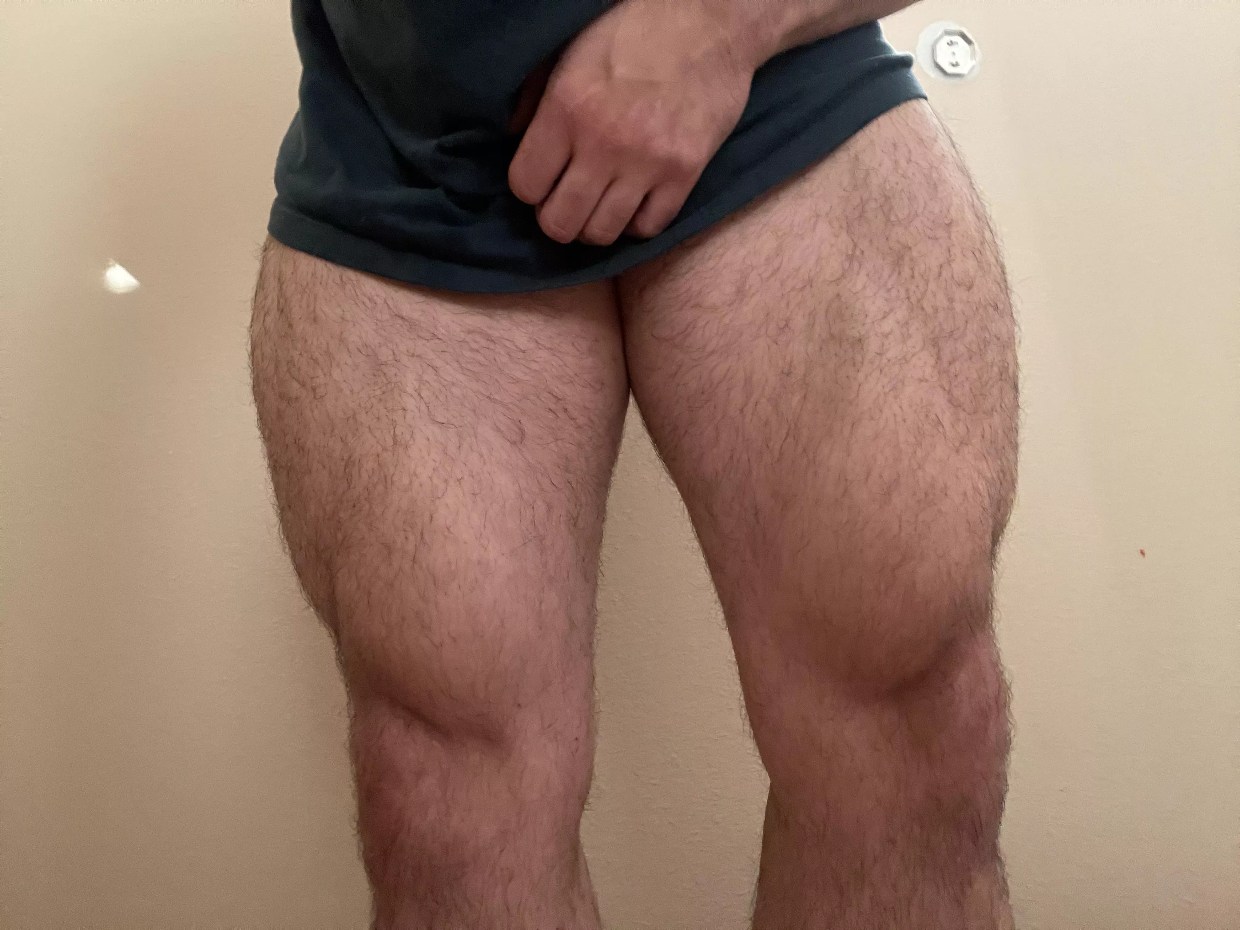 Who likes hairy thighs?