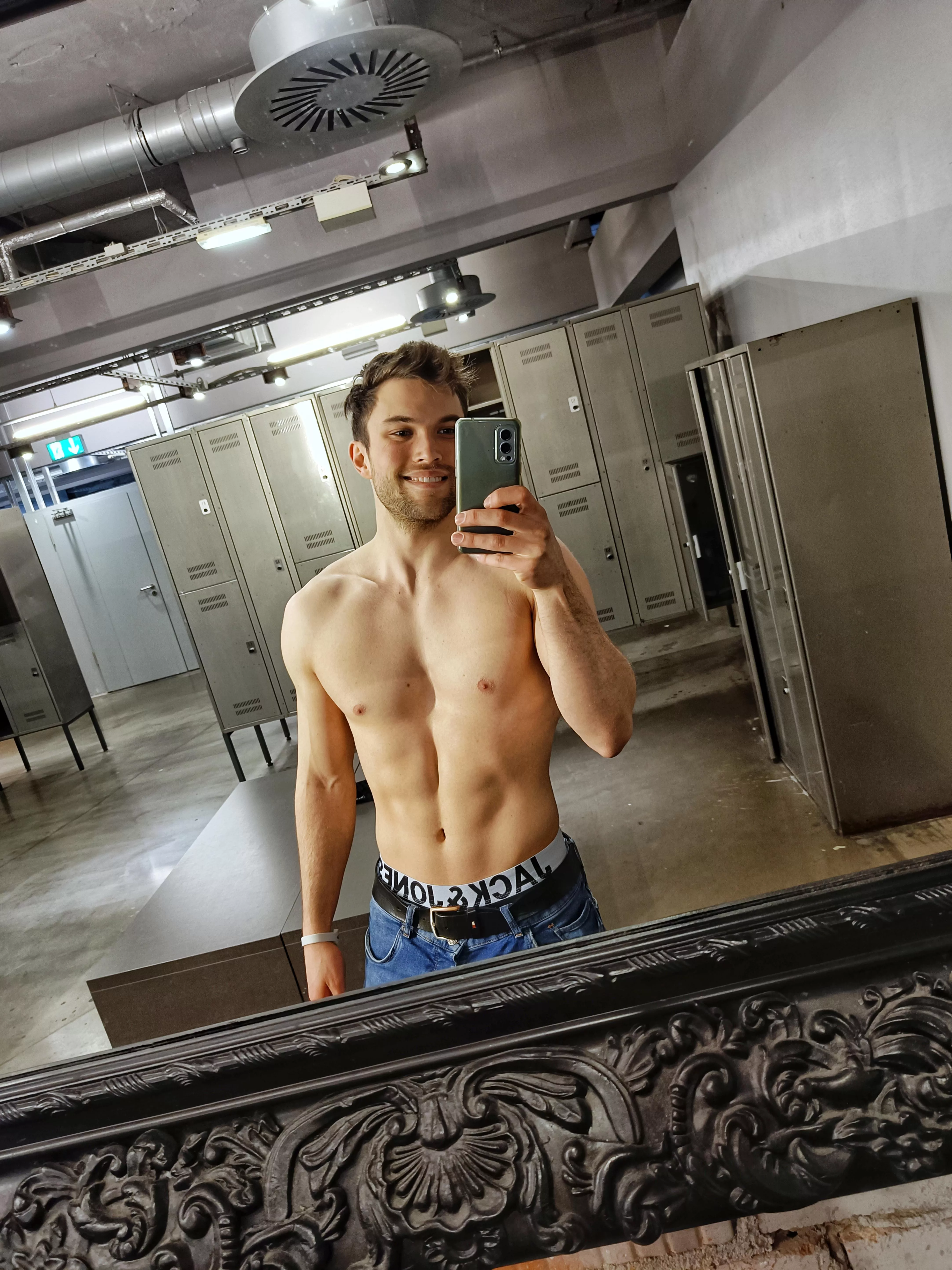 Would you fuck with me in the gym shower? 😈