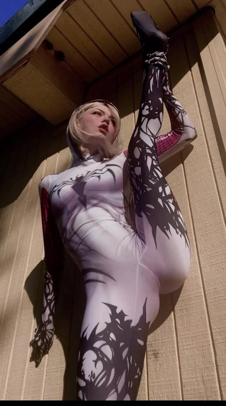 You know I’m your favorite flexible little slut 😘