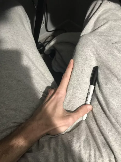 You know what they say, big hands, big bulge