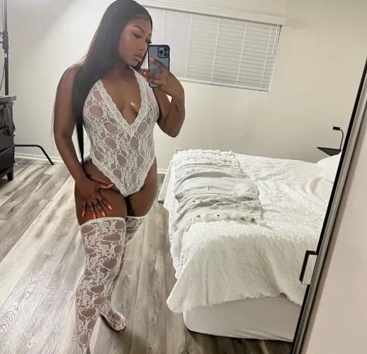 Any submissive sissy here.! Say yes if you’re ready and willing yo be under my dominance :)🫶🔞