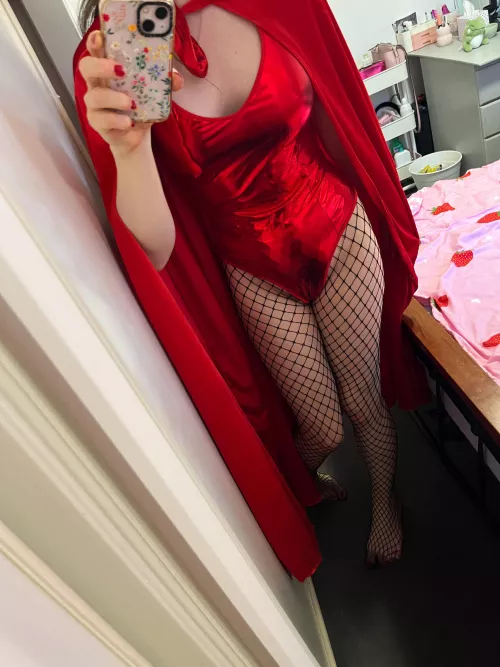 Can I be your little red riding Hood? 😊