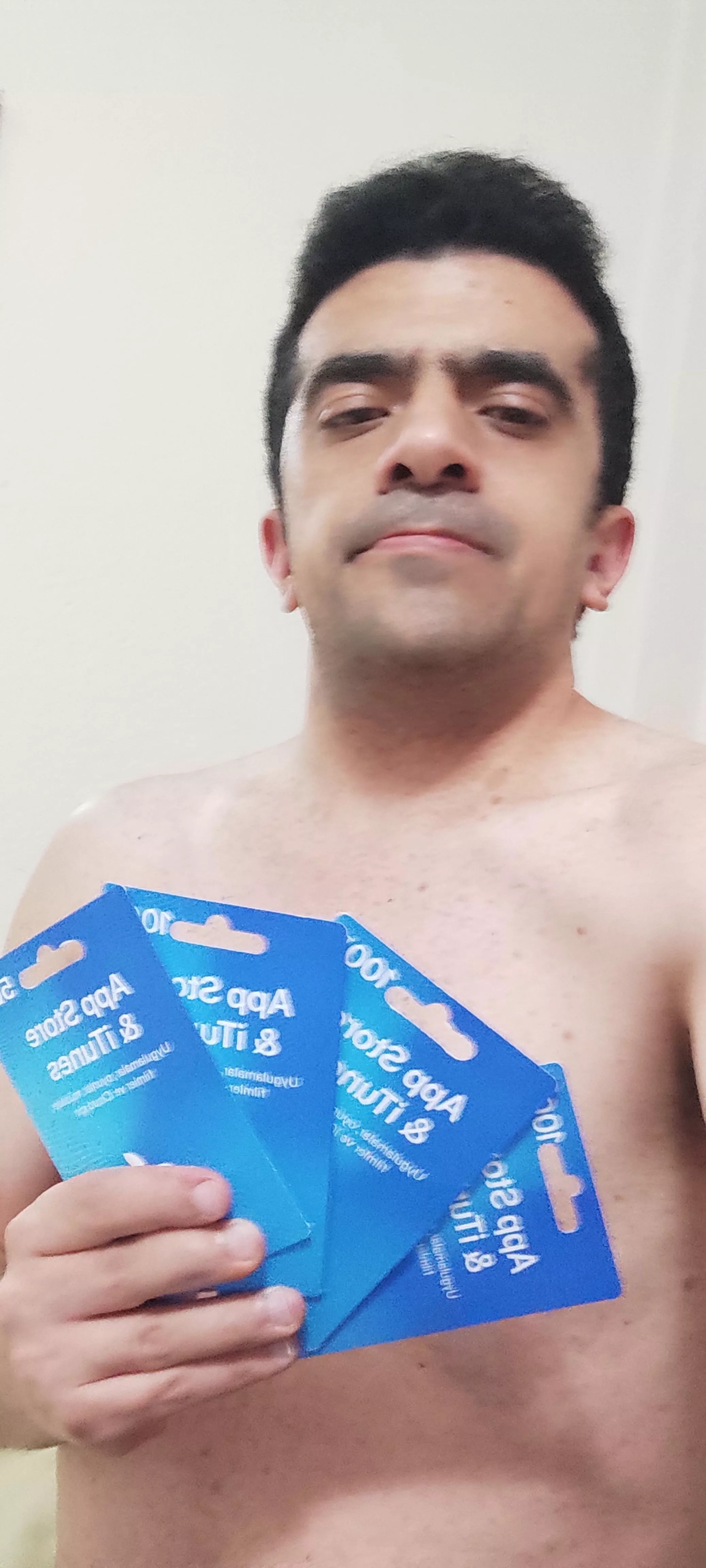 can you play poker with me please (milf,mature,girls)