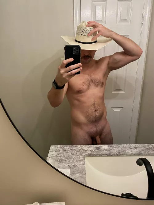 Come grab my chest hair as you ride me😈