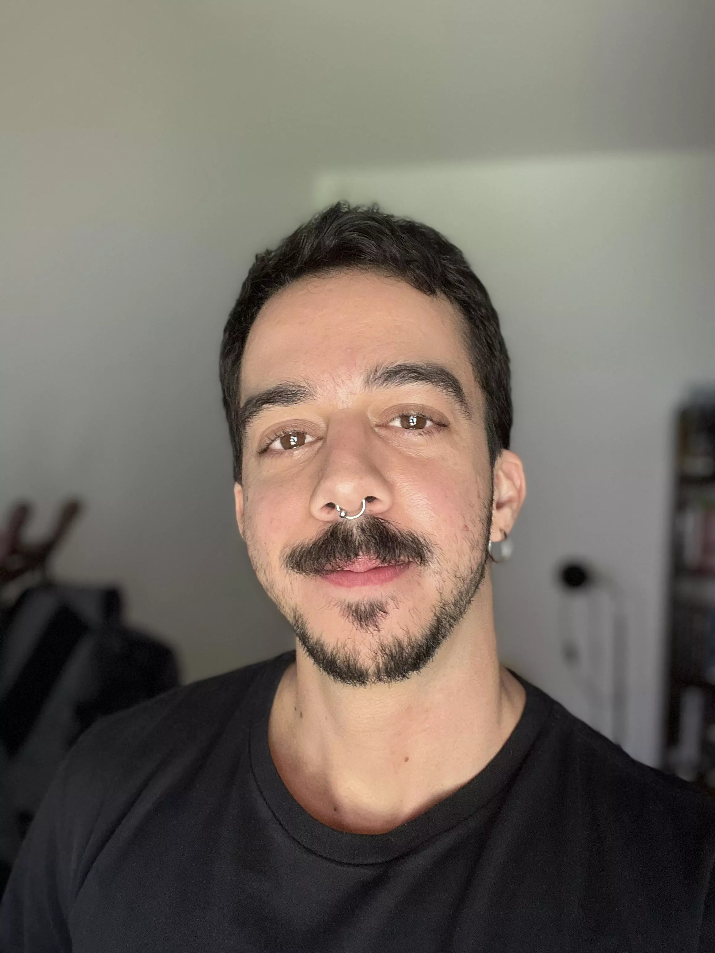 Feeling pretty taking selfies on my new phone 😌