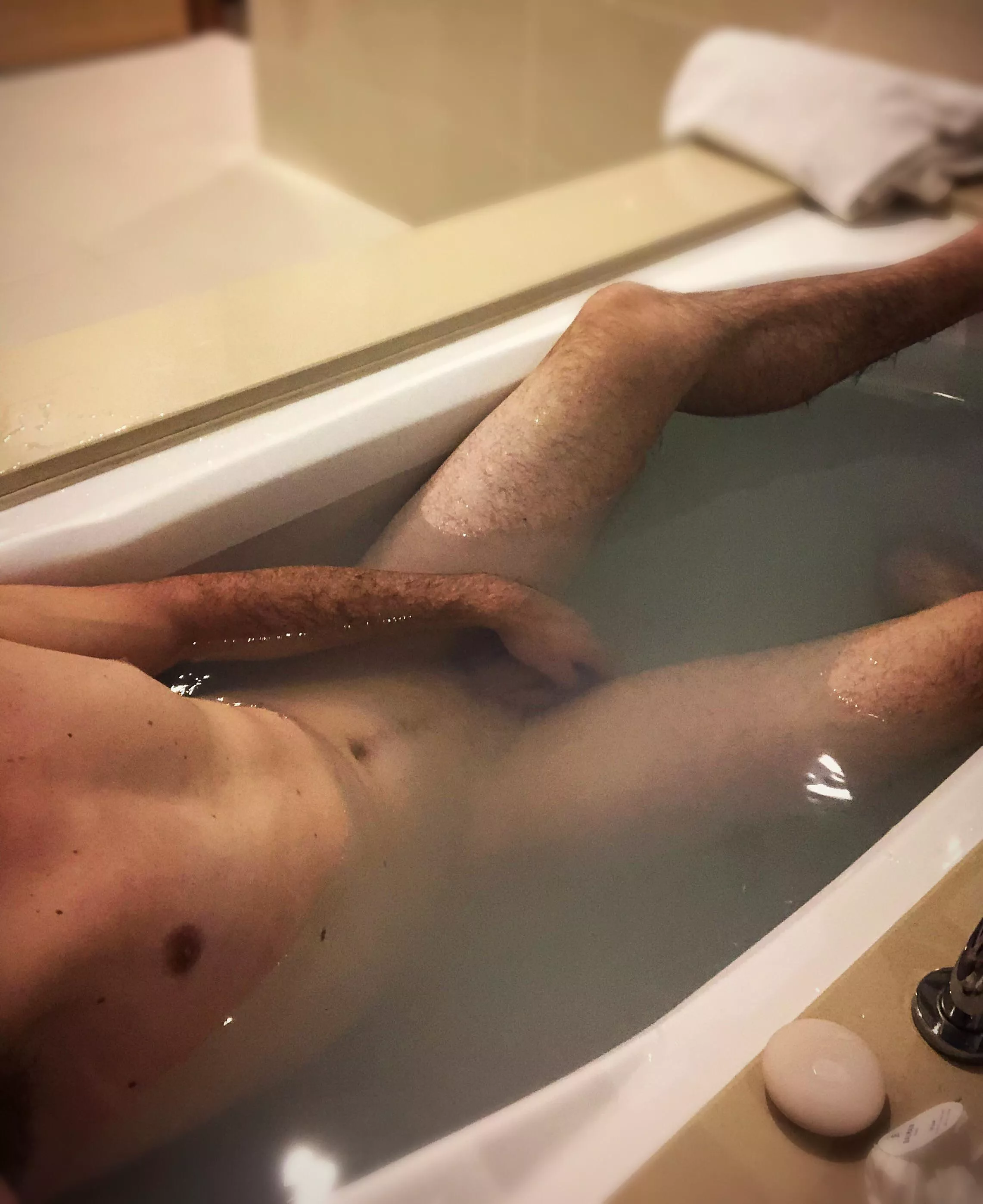 Guys bath too yeah? 😂😉💦