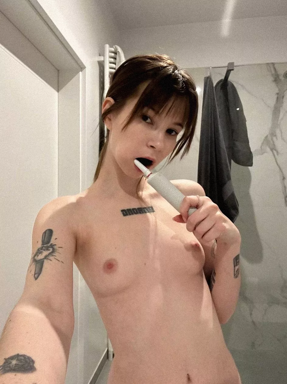 Morning routine and tiny boobies