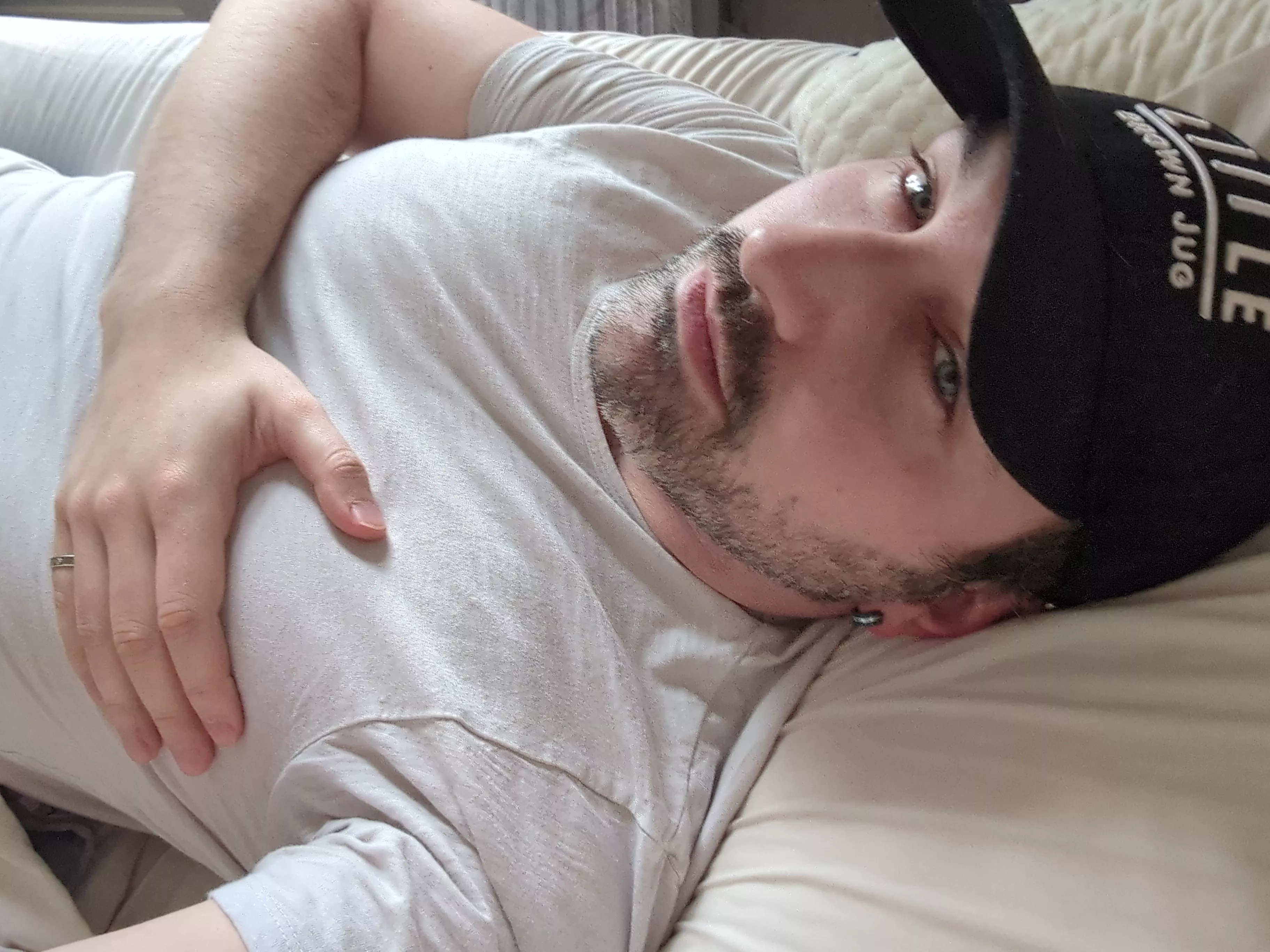 We made it to Friday! It's gloomy outside though, do I have to get outta bed for work? We made it to Friday! It's gloomy outside though, do I have to get outta bed for work?