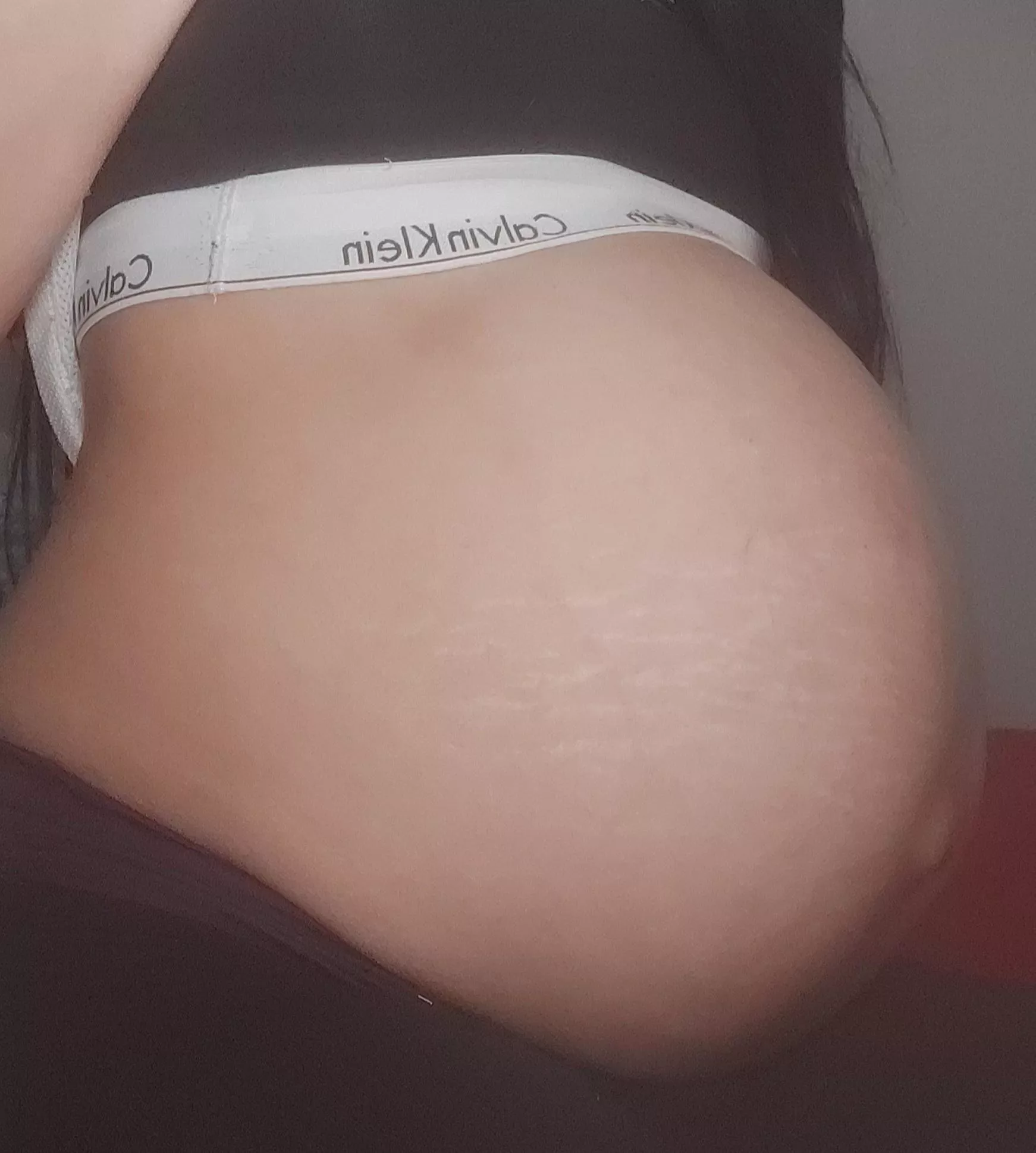 Week 37 is just around the corner to explode 🤪. You caress my beautiful belly 😍