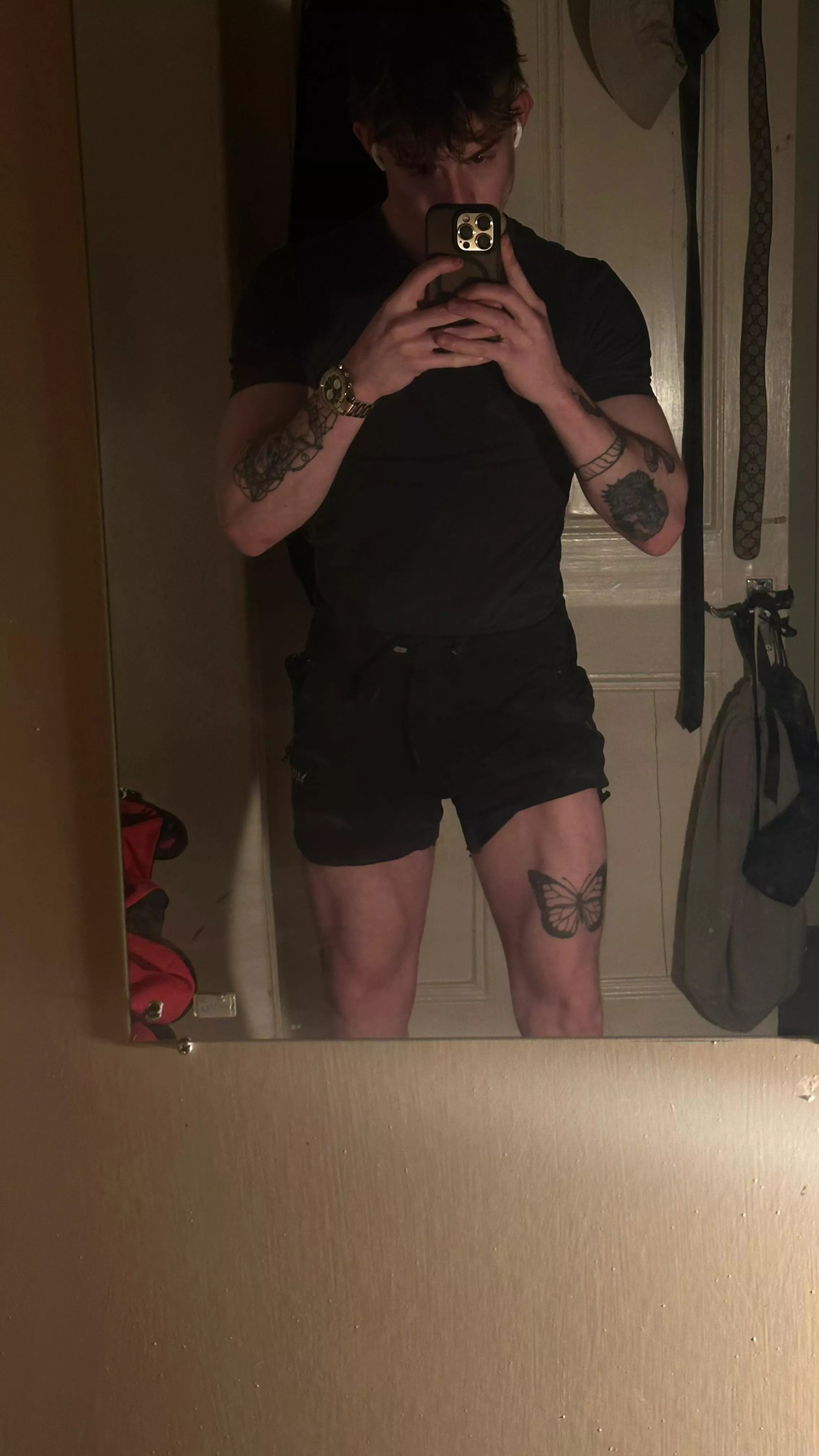 who likes a gym boy with tattoos?