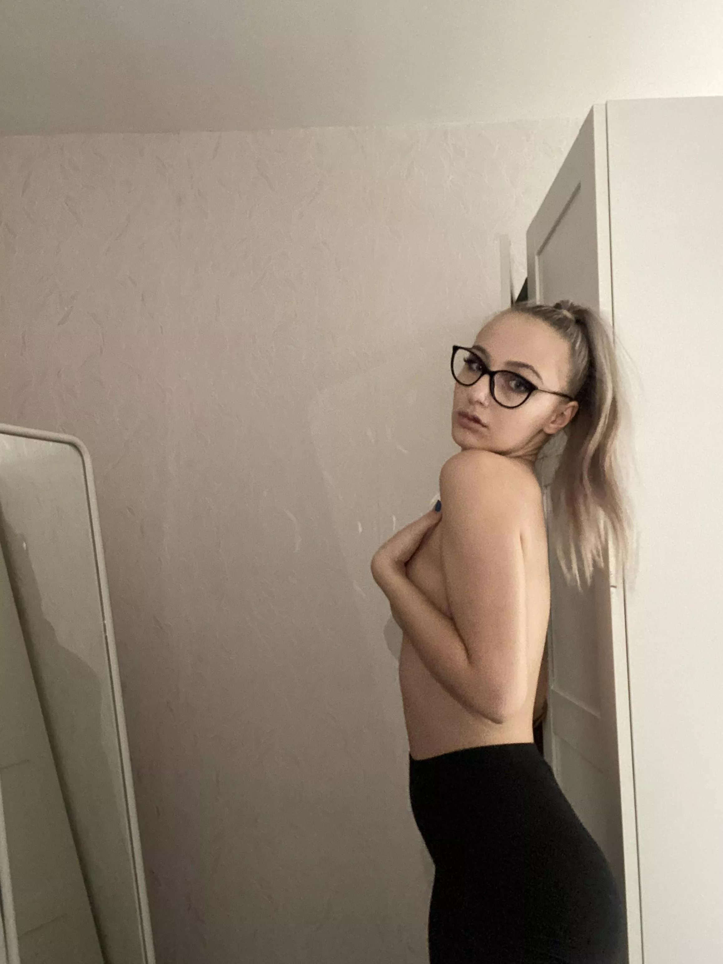 Whoever reacts gets a nude (instant)