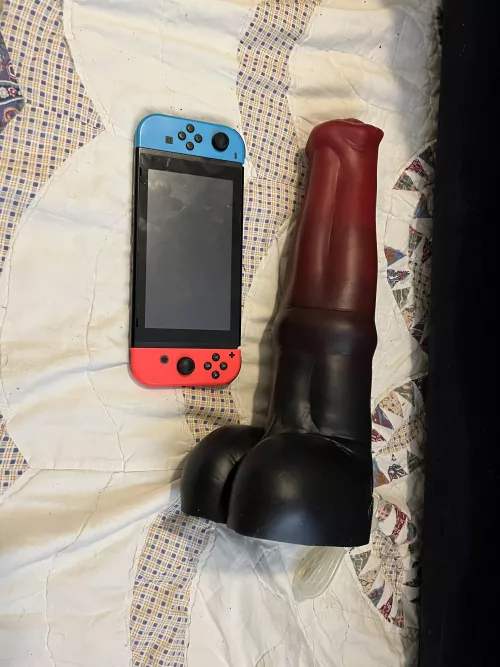 XL Bumble Hooves with a Switch for scale