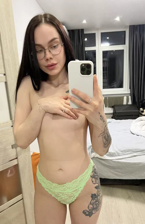 always happy when im taking nudes