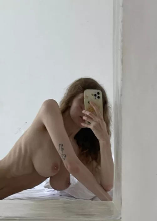 Amazing ribs, skinny body and big breasts